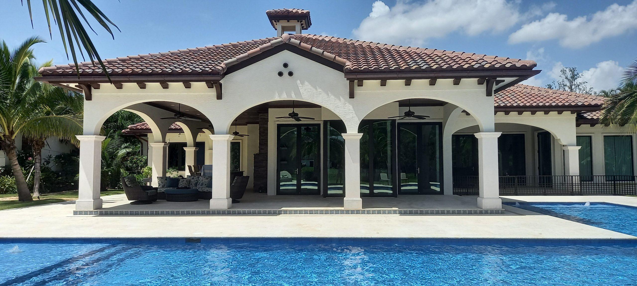 Soft washing stucco home South Florida